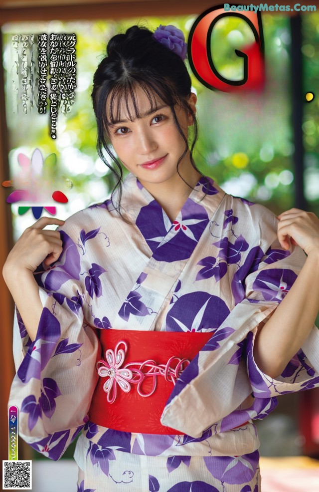 A woman in a purple and white kimono posing for a picture.