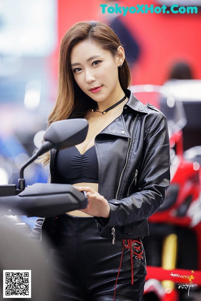 Kim Tae Hee's beauty at the Seoul Motor Show 2017 (230 photos) No.91d8ea